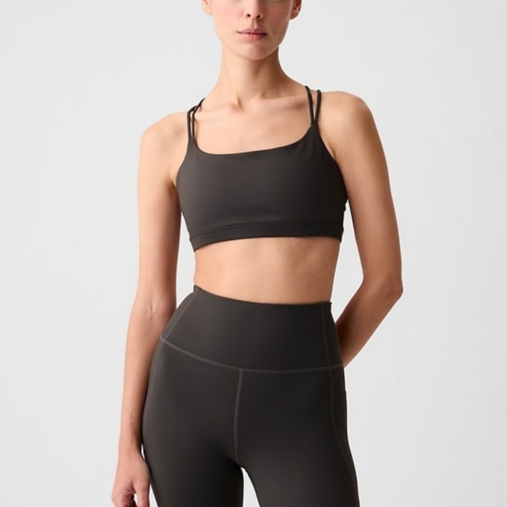 GapFit Power Medium Impact Strappy Sports Bra